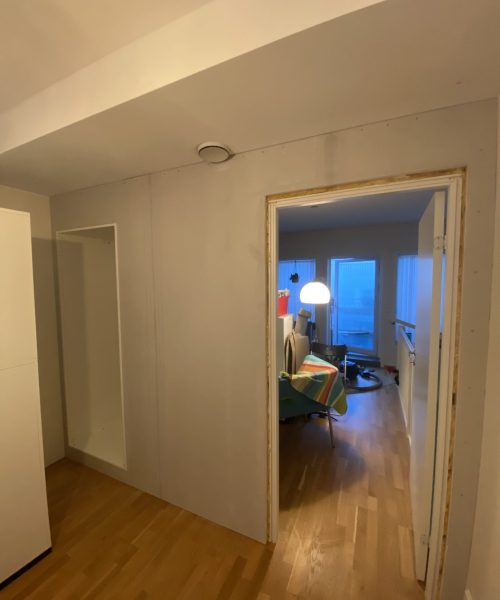 Lettvegg mellom rom for å lage et avlukk